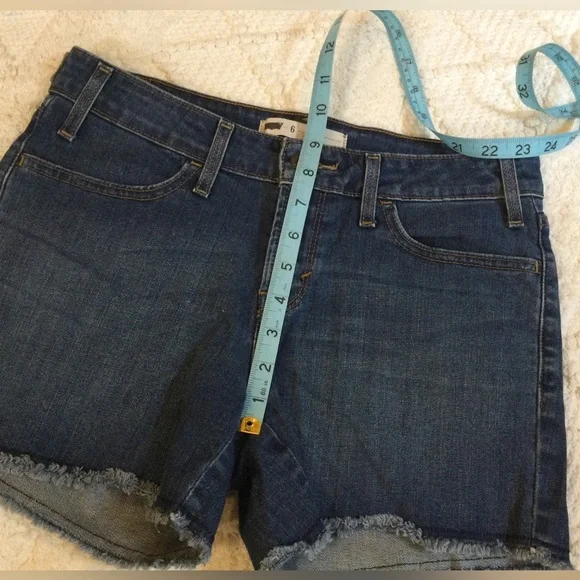 💘5xHP!💘 Levi’s | Cut Off Jean Shorts, Size 6 - Picture 16 of 16